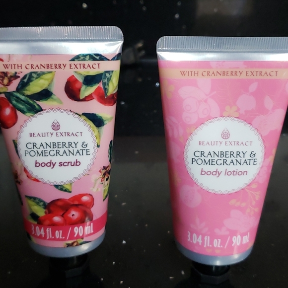 5X HOST PICK. NEW 8 Pc Bath Set-Cranberry & Pomegranate - Picture 5 of 5